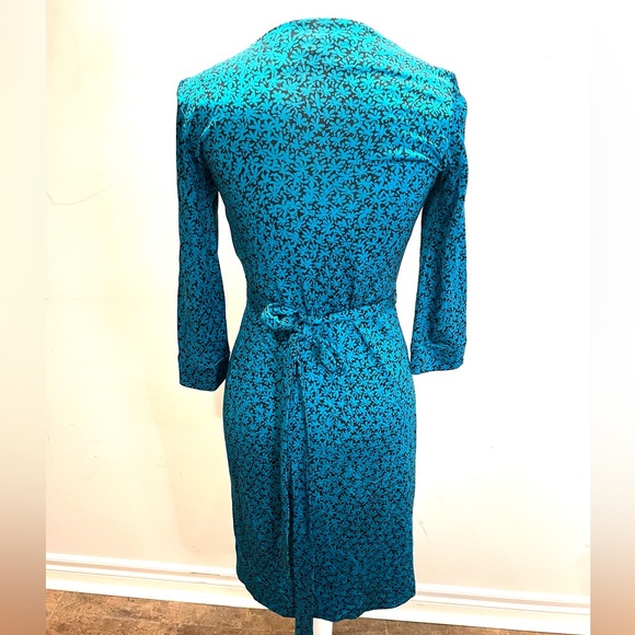 DVF Blue Floral Silk Wrap Dress Size 0 - Picture 4 of 13